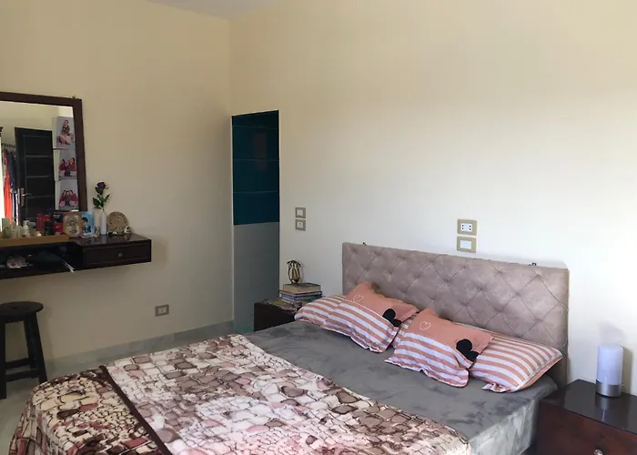Apartment Lady Queen